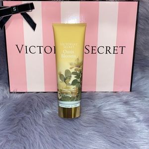 Victorias Secret Oasis Blooms lotion